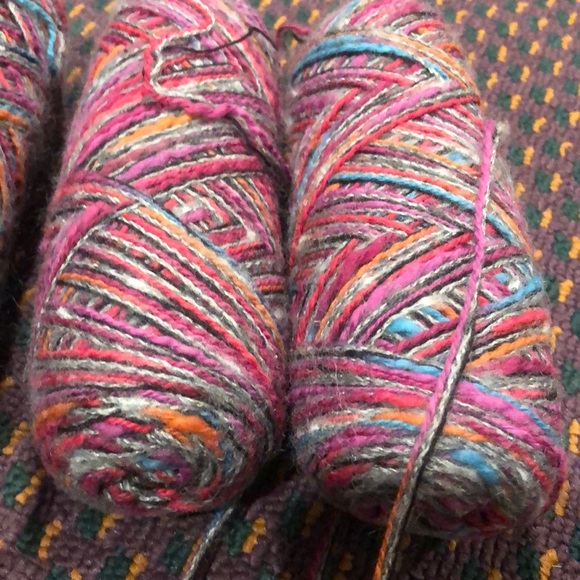 4. skeins 3. ply multi tone variegated yarn - Picture 3 of 13